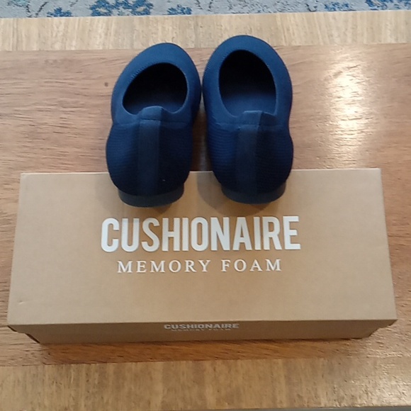 Cushionaire women's flats-NEW - Picture 3 of 5